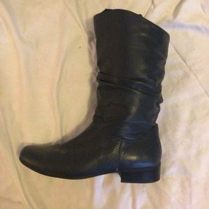 Navy leather scrunch boot. Size 9 W.